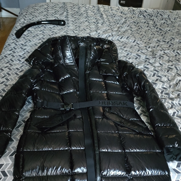 RUDSAK Women's Glossy Black Puffer Coat - Picture 1 of 11
